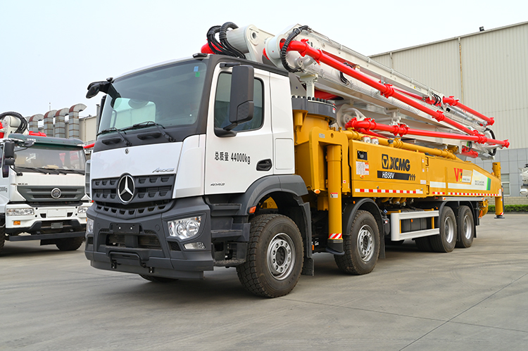 XCMG 58m concrete pump truck HB58V new concrete truck machine with mercedes Benz chassis price